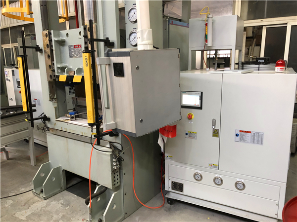 模溫機為什么能準確控溫