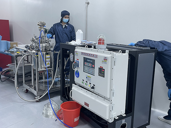 涂布膠反應(yīng)釜控溫防爆水式模溫機